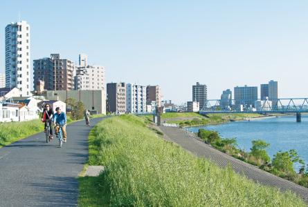 Local guide map.  [Edogawa river green space] Such as pet walking or jogging for us to enrich everyday life.
