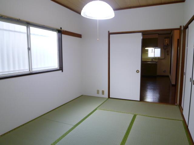 Living and room. 2 to clean tatami Menmado