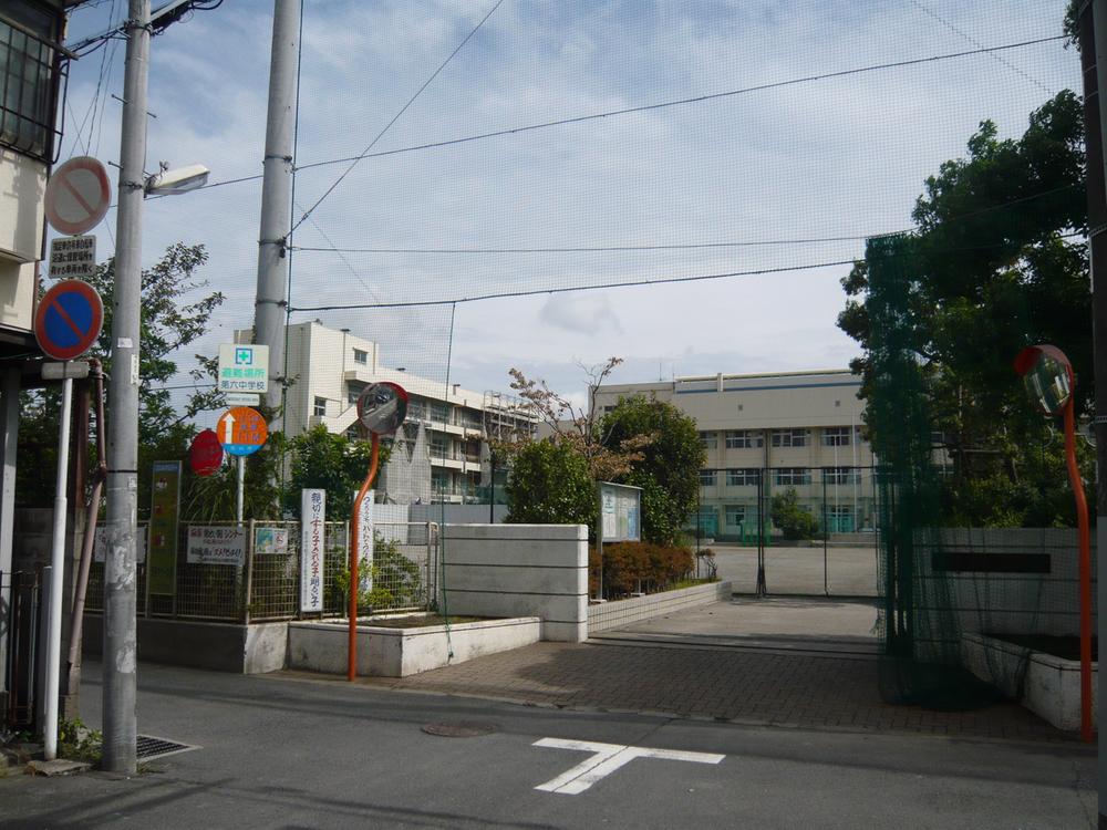 Junior high school. 1182m until Ichikawa Municipal sixth junior high school