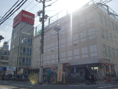 Supermarket. Seiyu to (super) 246m