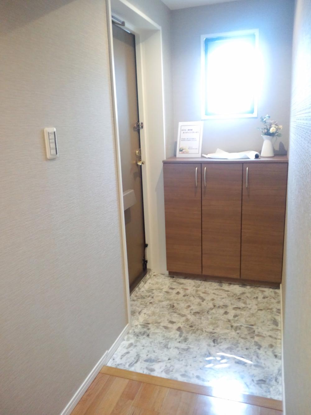 Entrance. Room (August 2013) Shooting