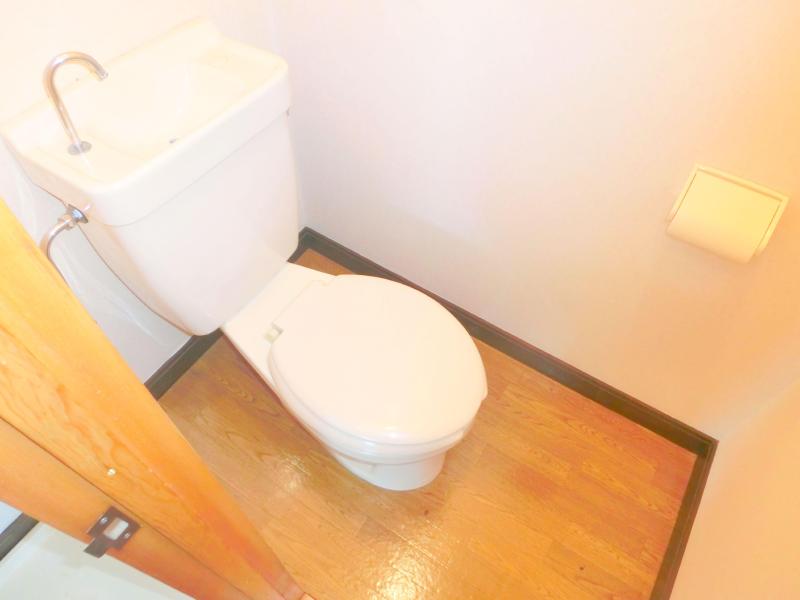 Toilet. It is a toilet with a clean! !