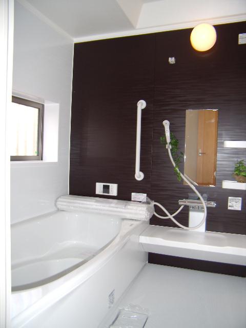 Same specifications photo (bathroom). Is a bathroom construction cases