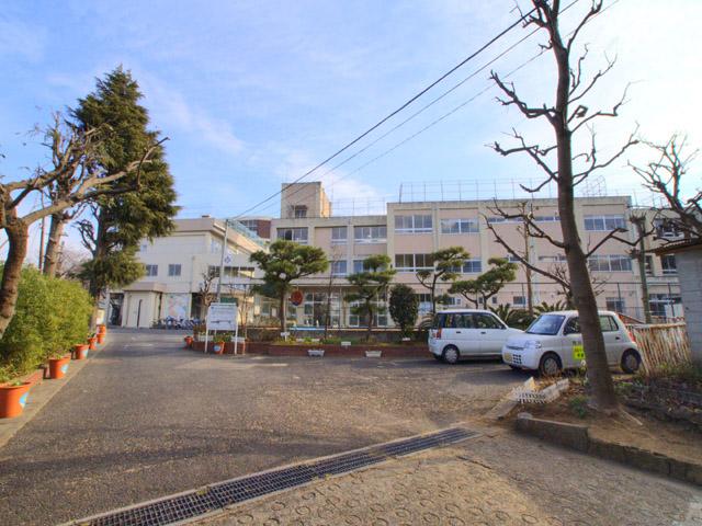 Primary school. 548m up to elementary school Ichikawa Tatsunaka Mt.