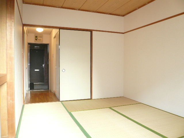Other room space. Shooting a Japanese-style room from the balcony