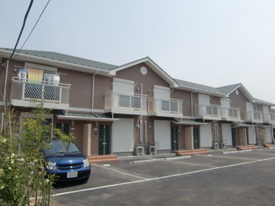 Building appearance. Wide stylish terrace house of the site. 