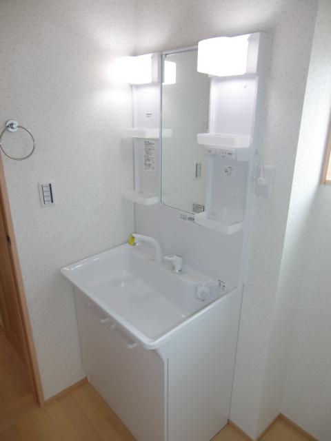 Wash basin, toilet
