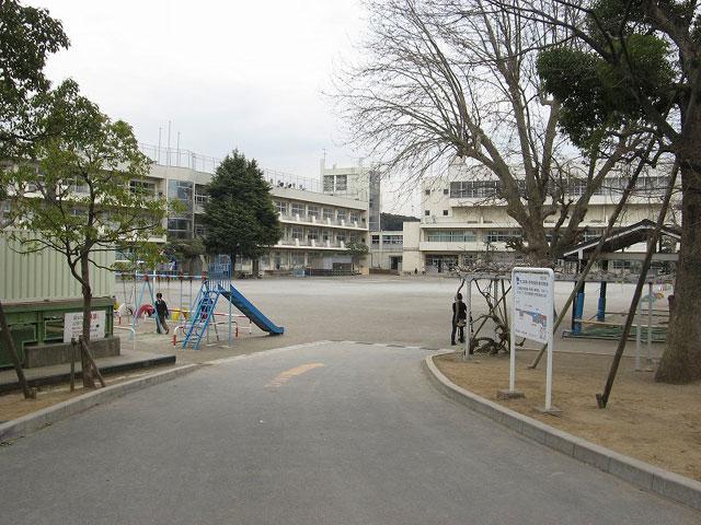 Primary school. Ichikawa Municipal mom 800m up to elementary school