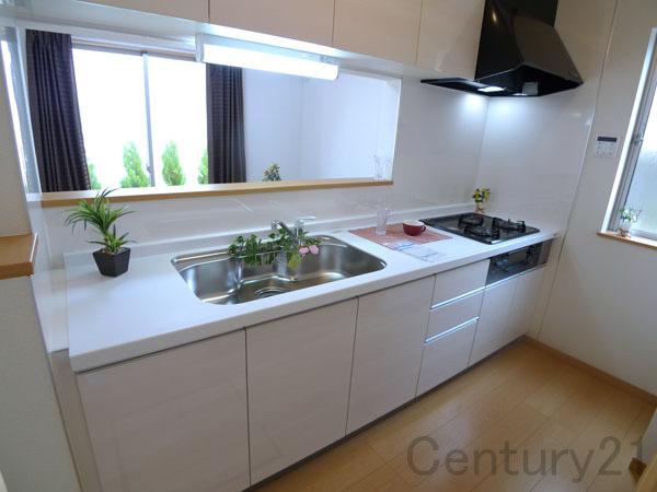 Kitchen. Face-to-face kitchen where you can enjoy a conversation with your family, even while cooking