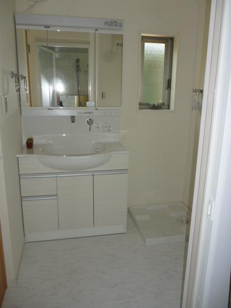 Wash basin, toilet. Example of construction