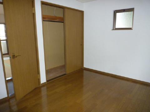 Living and room. Flooring type. It Is bright also a bay window.