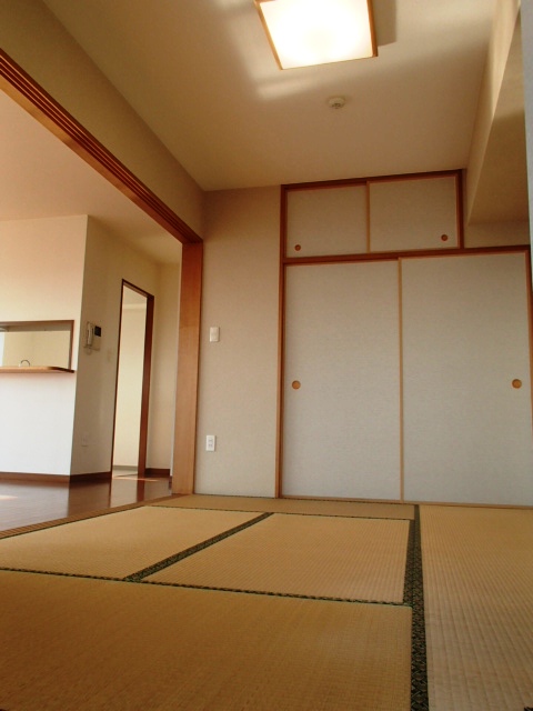 Living and room. Japanese-style room about 7.1 quires tatami mat replacement is done before you move!