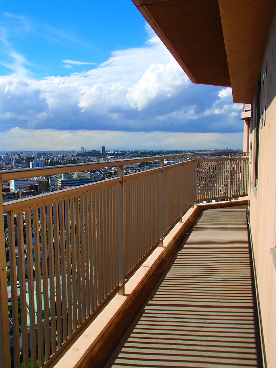 Balcony. Corner room unique, Luxurious three-sided balcony