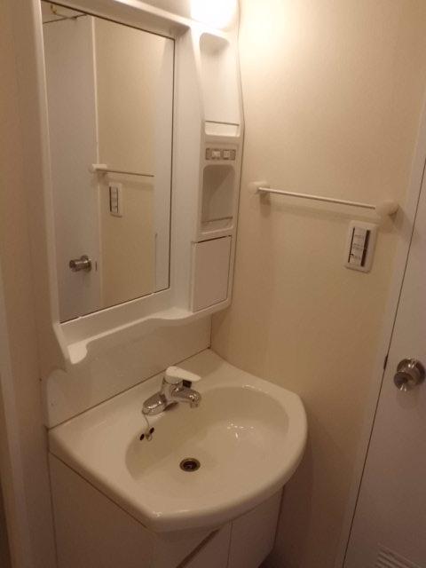 Wash basin, toilet. Indoor (11 May 2013) Shooting