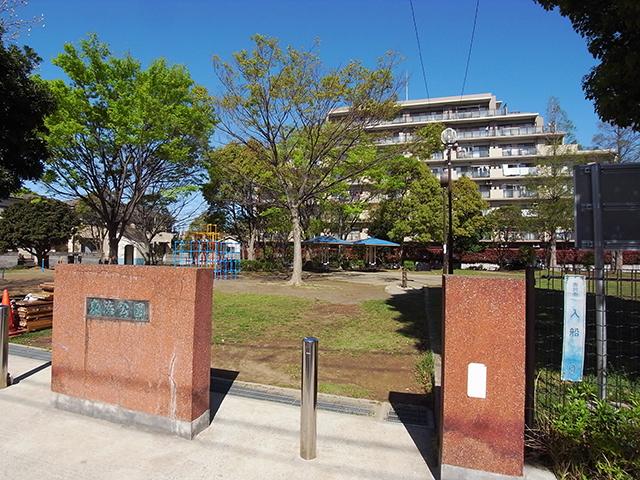 park. 160m until Higashihama park