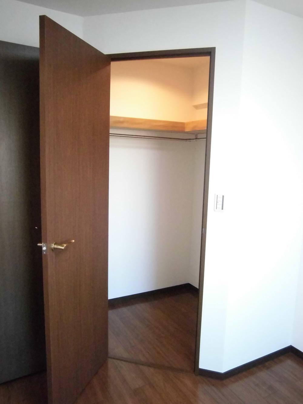 Receipt. Walk-in closet is