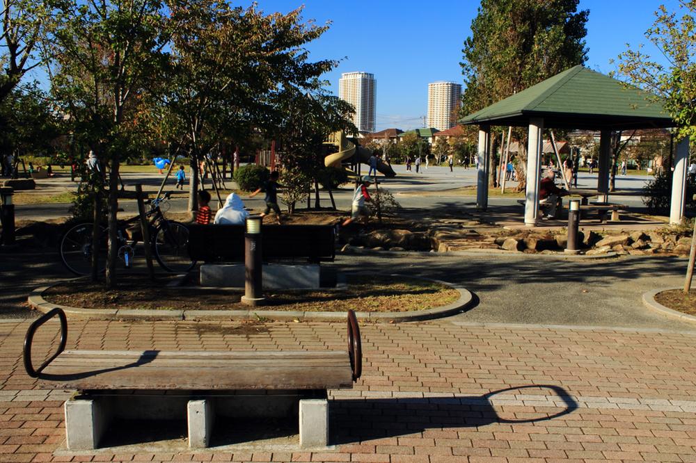 park. Ozu 1-minute walk from the 50m Ozu disaster prevention park to disaster prevention park. Spacious and have been, It is nice to walk the rest of the day