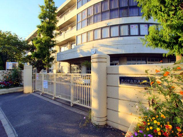 Junior high school. 710m until Ichikawa Municipal Myoden junior high school