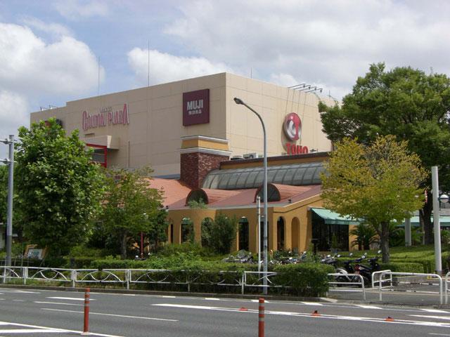 Shopping centre. Large shopping facility, Nickel ・ Colton Plaza to a 9-minute walk. Also you can enjoy a matter of course shopping and movies every day of shopping.