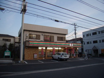 Convenience store. 265m to Seven-Eleven (convenience store)