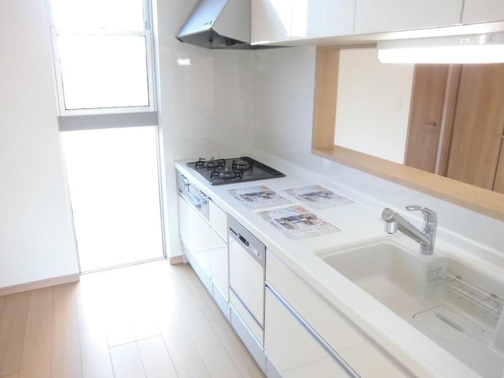 Kitchen. It is face-to-face kitchen with a dishwasher