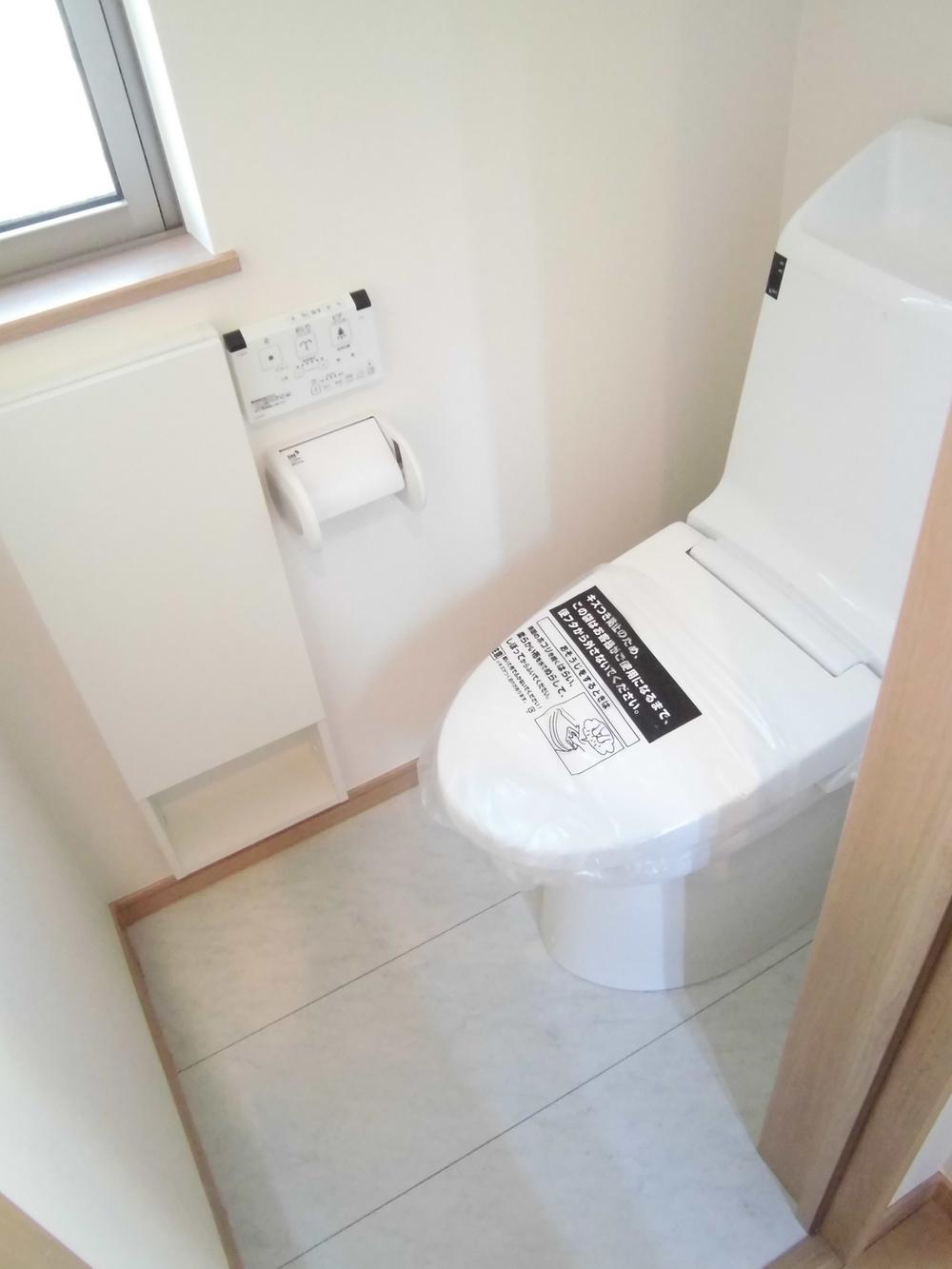 Toilet. It is a toilet with a window