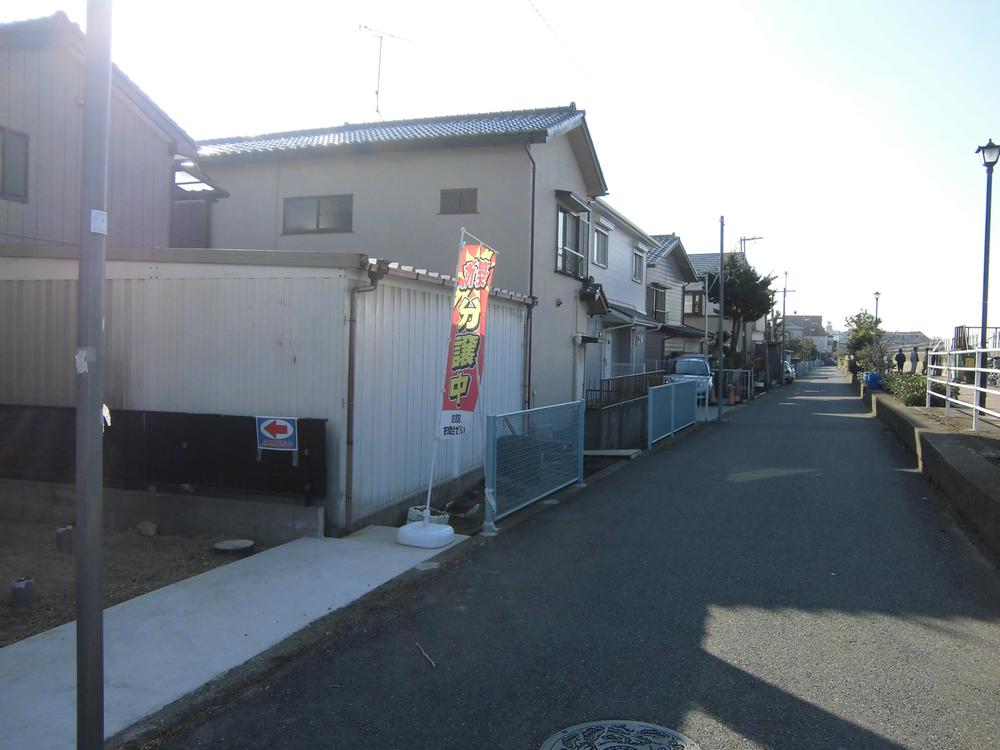 Local photos, including front road. It is a front road