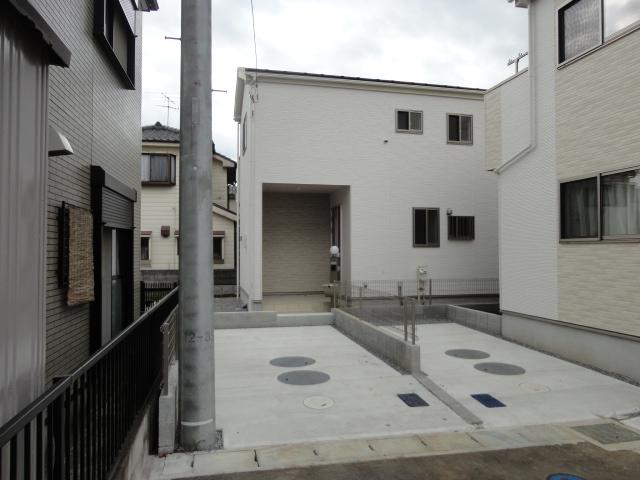 Local appearance photo. 5 Building