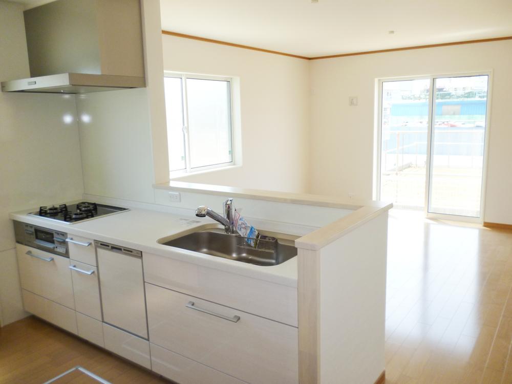 Kitchen. Building 2 (December 2013) Shooting. Color selection of kitchen door You can choose from a whopping 45 colors. Home-up dishwasher, water filter, Glass top stove, Cupboard cupboard is the standard specification.