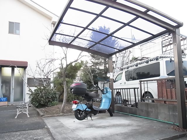 Other common areas. Parking space available with the roof (bikes available)