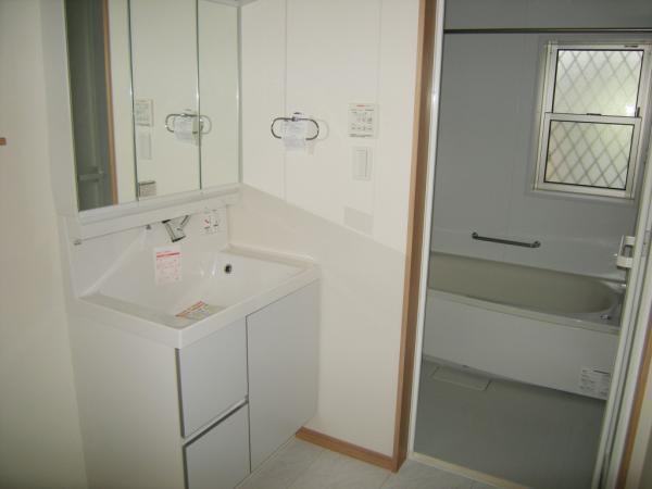 Wash basin, toilet