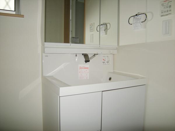 Wash basin, toilet