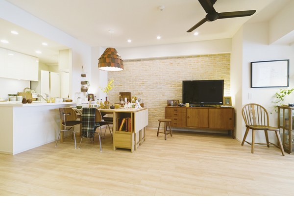 Pour friendly light, Widely exhilarating living ・ Dining is comfortable space of the family