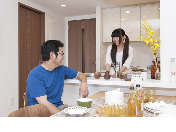 Use of the counter-type kitchen where you can enjoy a chat while cooking. Dishwasher and water purifier, Enhancement of standard equipment such as floor heating is also high marks from many of the purchaser.