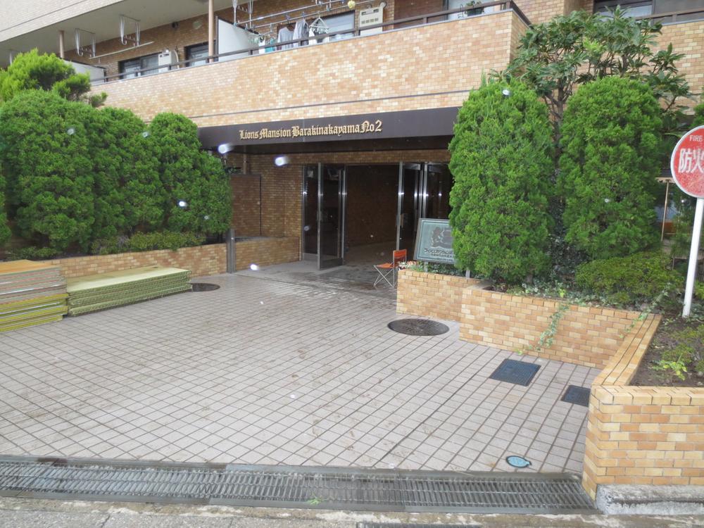 Entrance. Common area (October 2013) Shooting