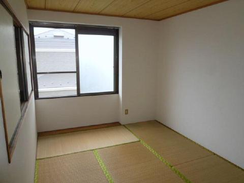 Living and room. Japanese-style room is 6 Pledge