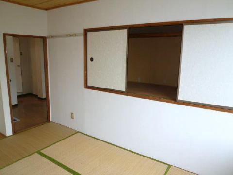 Other room space. Upper receiving. The Western-style there is a lower receiving