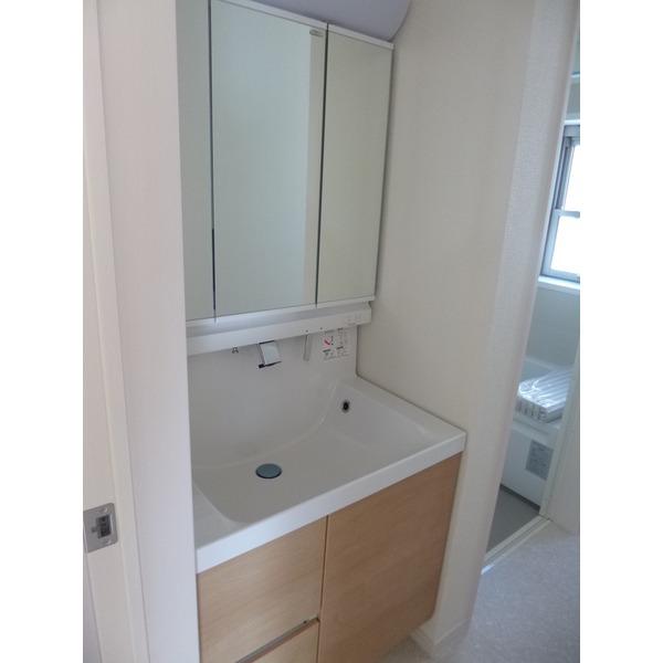 Wash basin, toilet