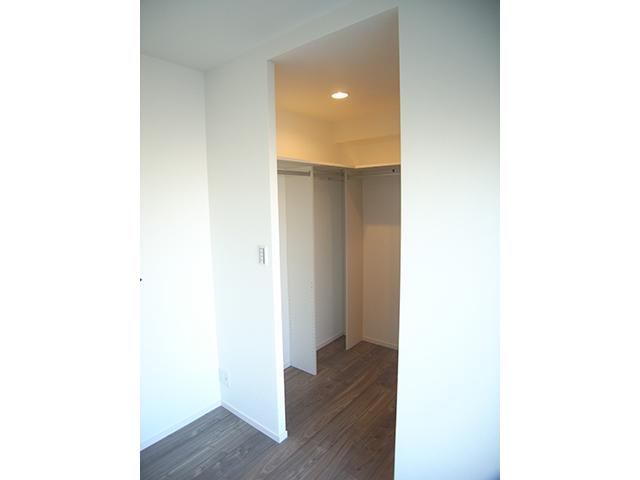 Receipt. Walk-in closet