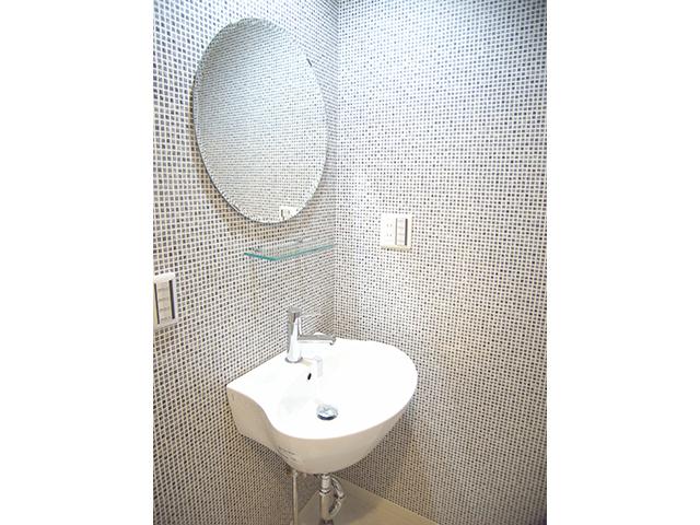 Wash basin, toilet. bathroom