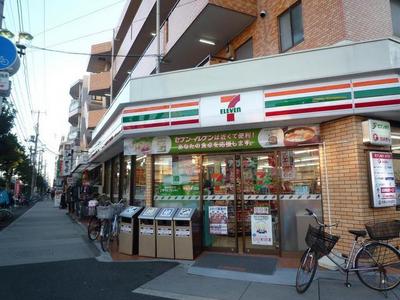 Convenience store. 540m to Seven-Eleven (convenience store)