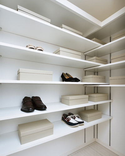 Receipt.  [Shoes-in closet] Capacity rich shoe-in closet to keep around the entrance to the clean and beautiful. It can be organized such as to smart family everyone's shoes, It is easy to see and convenient design with a large door.  ※ C ・ D ・ F ・ Hr type