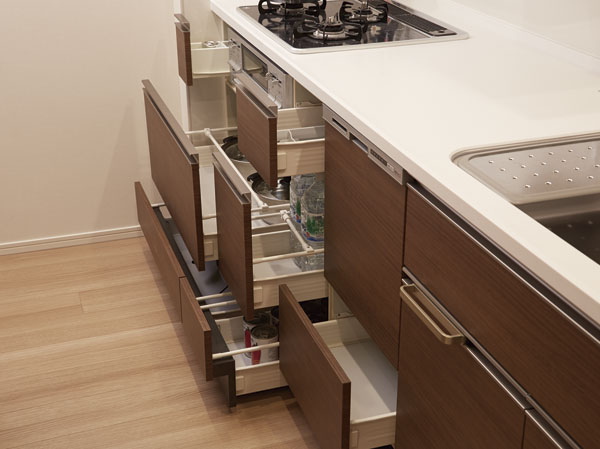 Kitchen.  [Slide storage (with soft-close)] Slide storage that can organize the kitchen pots and tableware such as efficiently. Adopted Austria Blum manufactured by rail, You can smooth opening and closing.