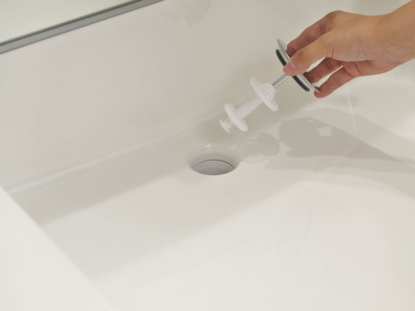 Bathing-wash room.  [Flangeless drainage port] Water stain has to enhance the cleaning of eliminating the metal portion of the drain outlet to be worried about. Difficult to jam because it is a large diameter, Inside of care it is also easy to shape.