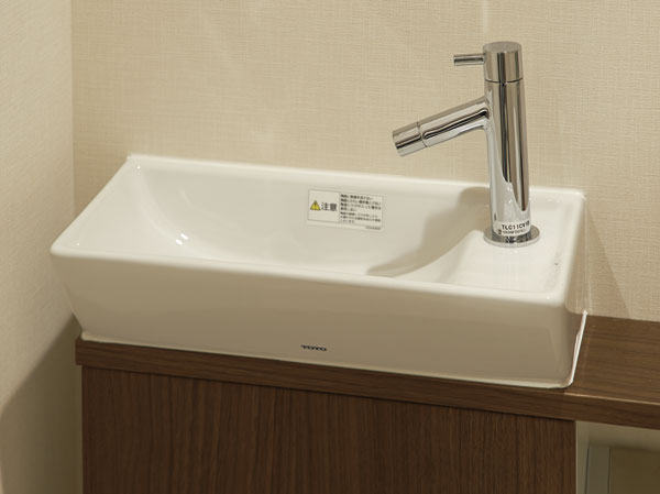 Toilet.  [Toilet hand washing counter] Hand wash bowl is the month hard to the surface of the product has been processed smoothly at the nano-level dirt. Also, Since the counter is attached, Room is born in space.