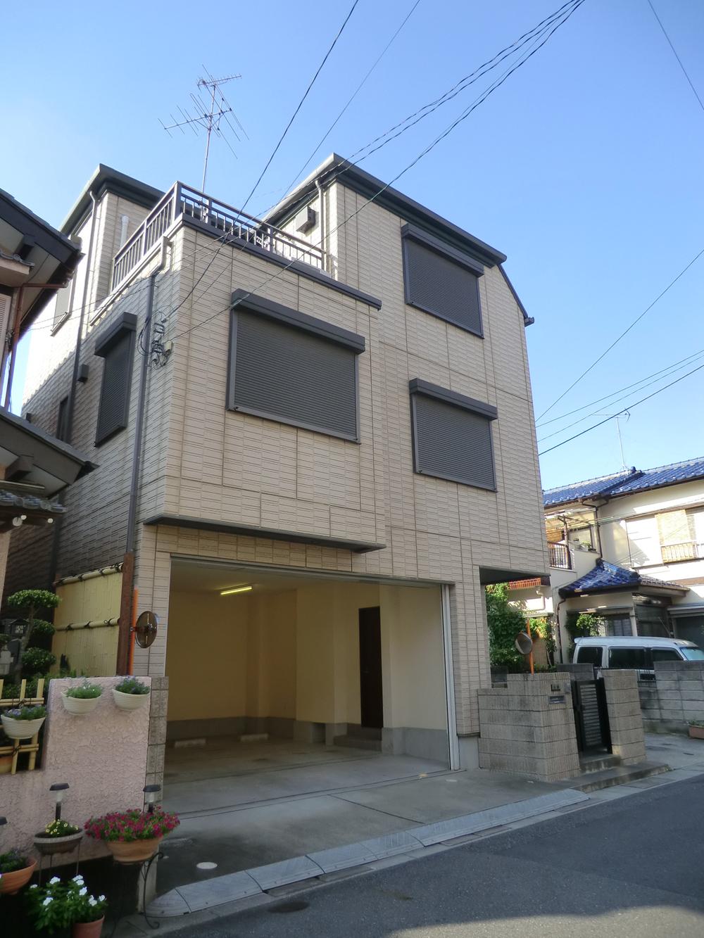 Local appearance photo. 3-story southeast corner lot, Sekisui House, Ltd. construction (September 2013) Shooting