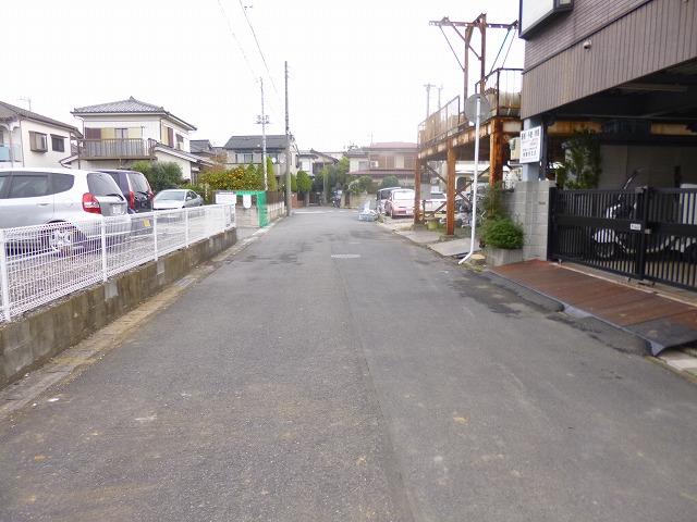 Local photos, including front road. Frontal road
