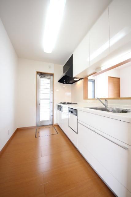 Same specifications photo (kitchen). Our construction cases