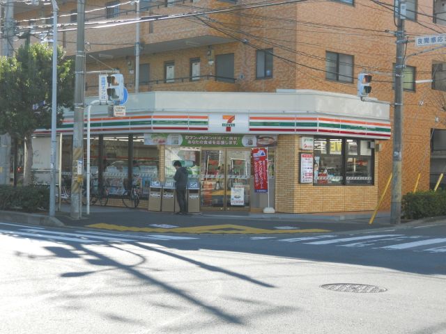 Convenience store. 260m to Seven-Eleven (convenience store)