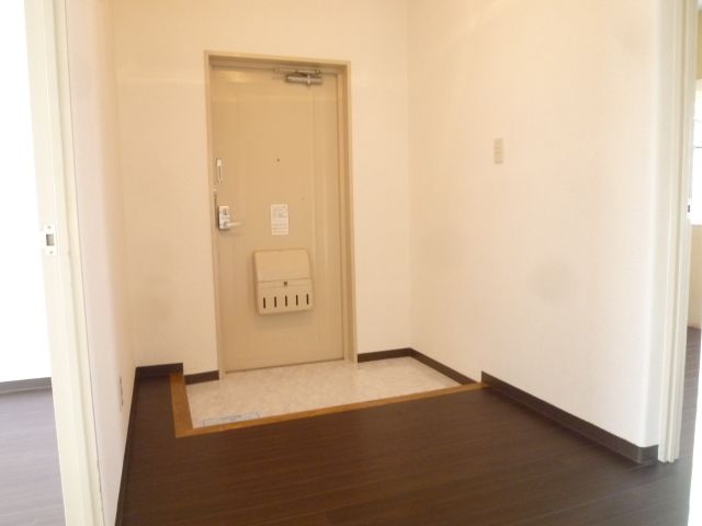 Entrance. Entrance ・ Spacious